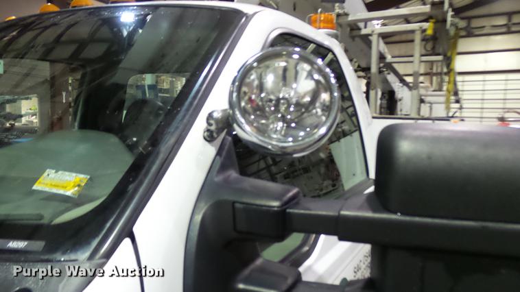 image for item DP9573 2009 Ford F550 Super Duty XL bucket truck
