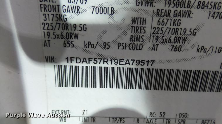 image for item DP9573 2009 Ford F550 Super Duty XL bucket truck