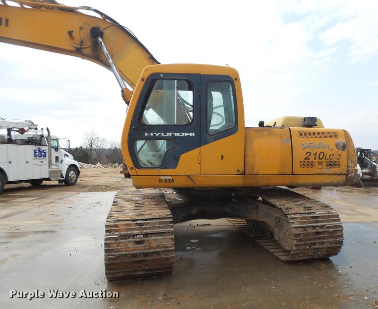 image for item DS9560 1998 Hyundai R210LC-3 excavator