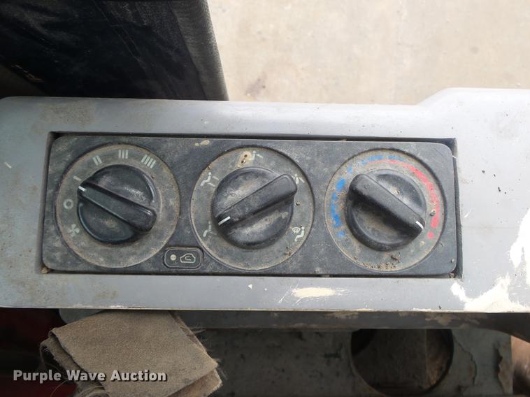 image for item DS9560 1998 Hyundai R210LC-3 excavator