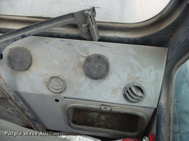 image for item DS9560 1998 Hyundai R210LC-3 excavator