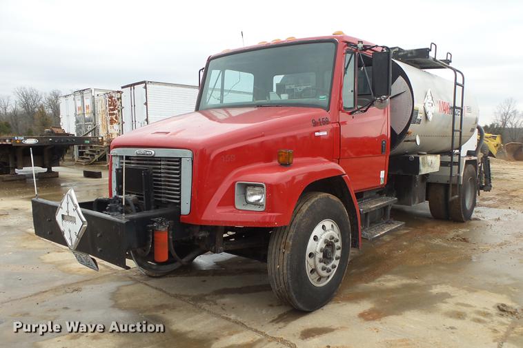 image for item DS9562 1999 Freightliner FL70 oil distribution truck