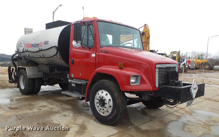 image for item DS9562 1999 Freightliner FL70 oil distribution truck