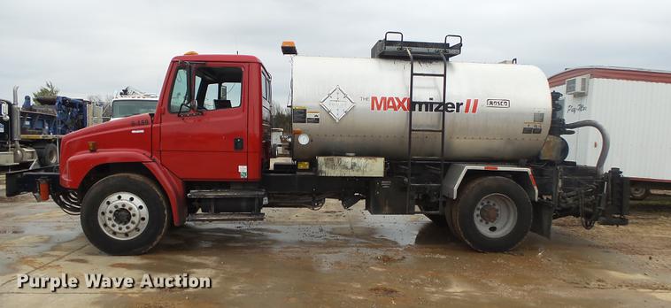 image for item DS9562 1999 Freightliner FL70 oil distribution truck