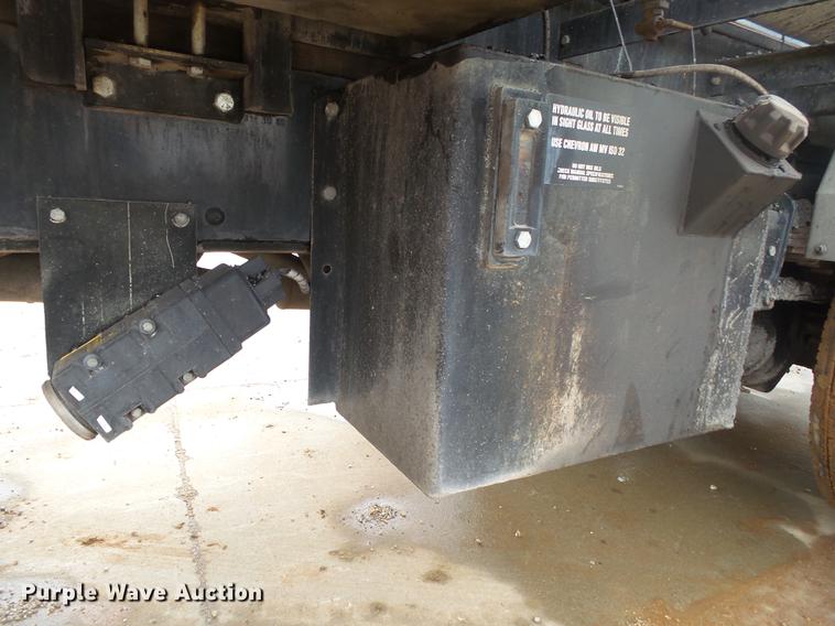 image for item DS9562 1999 Freightliner FL70 oil distribution truck