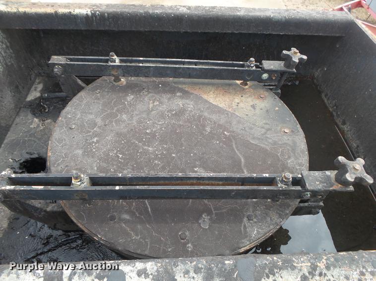 image for item DS9562 1999 Freightliner FL70 oil distribution truck