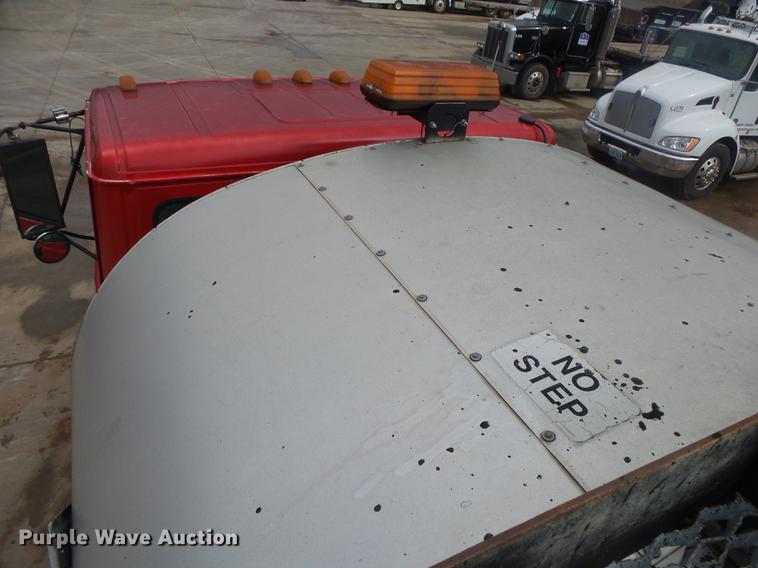 image for item DS9562 1999 Freightliner FL70 oil distribution truck