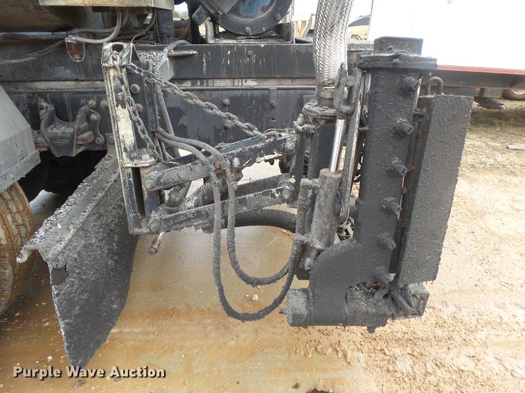 image for item DS9562 1999 Freightliner FL70 oil distribution truck