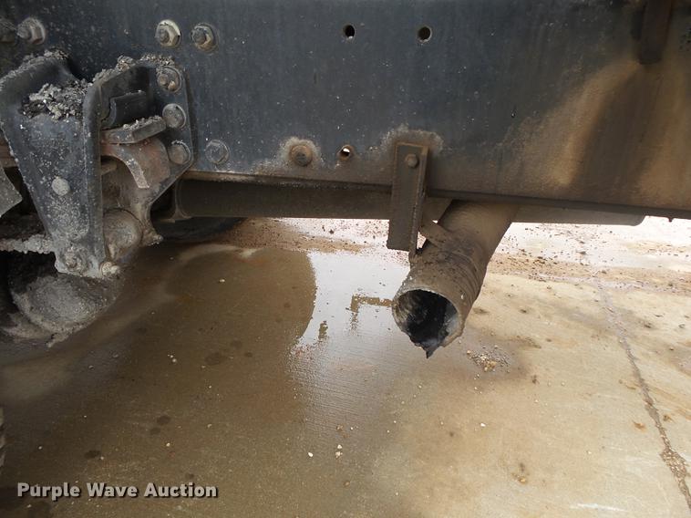 image for item DS9562 1999 Freightliner FL70 oil distribution truck