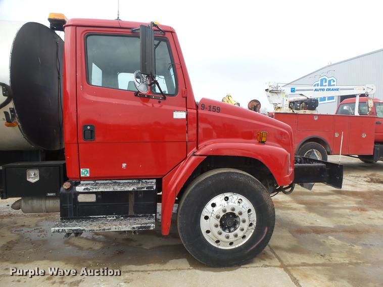 image for item DS9562 1999 Freightliner FL70 oil distribution truck