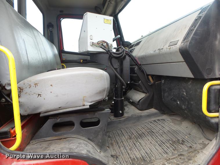 image for item DS9562 1999 Freightliner FL70 oil distribution truck