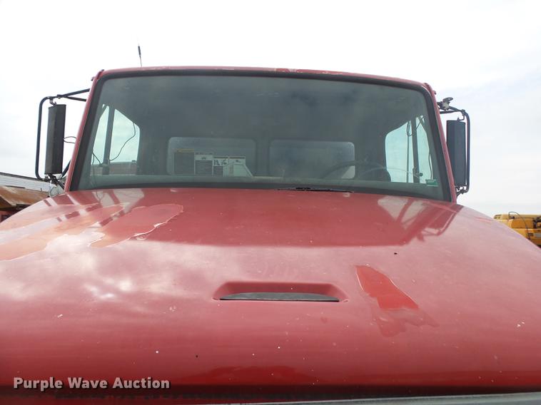 image for item DS9562 1999 Freightliner FL70 oil distribution truck