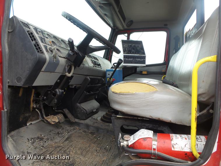 image for item DS9562 1999 Freightliner FL70 oil distribution truck