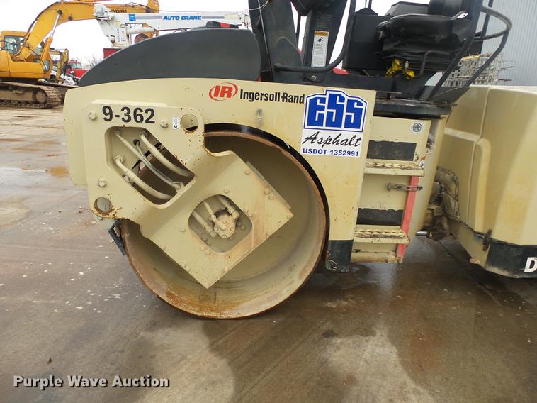 image for item DS9563 2004 Ingersoll Rand DD70 double drum vibratory roller