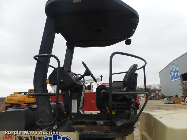 image for item DS9563 2004 Ingersoll Rand DD70 double drum vibratory roller