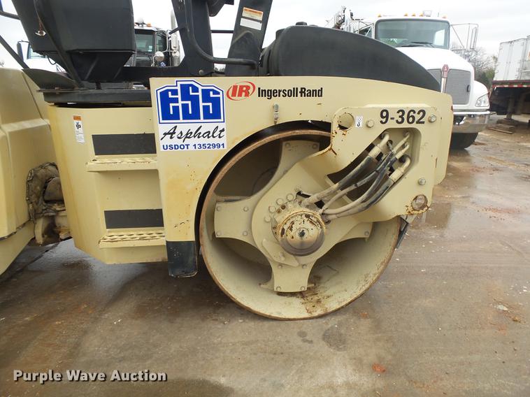 image for item DS9563 2004 Ingersoll Rand DD70 double drum vibratory roller