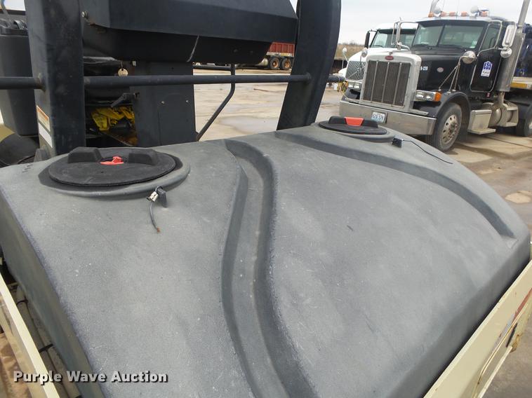 image for item DS9563 2004 Ingersoll Rand DD70 double drum vibratory roller