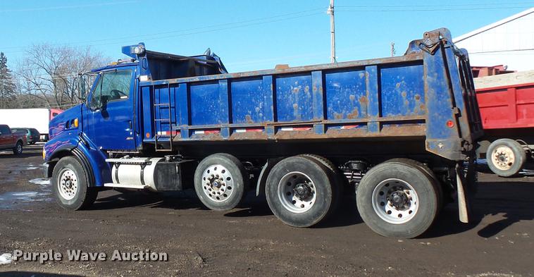 image for item DV9554 2000 Sterling L8500 dump truck