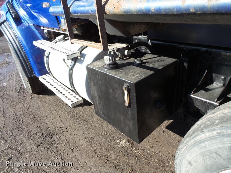 image for item DV9554 2000 Sterling L8500 dump truck