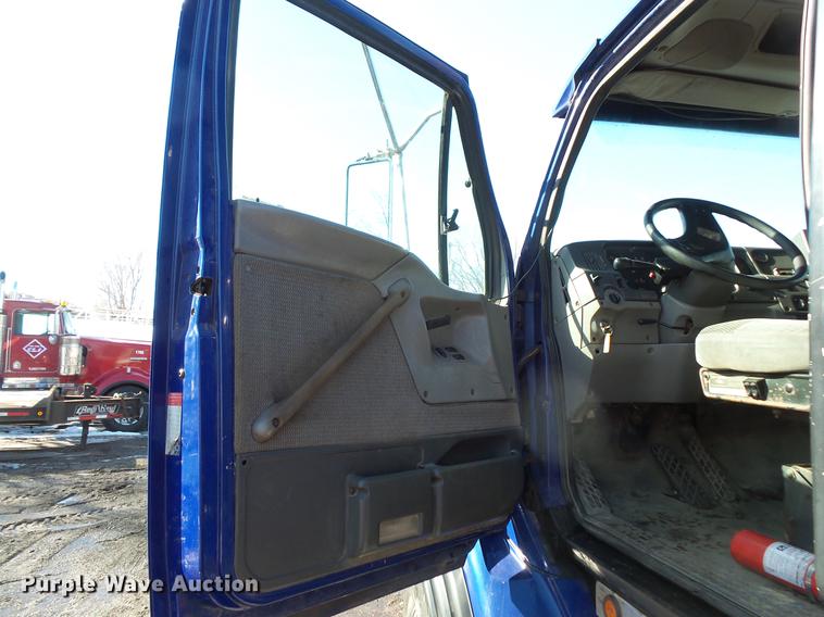 image for item DV9554 2000 Sterling L8500 dump truck