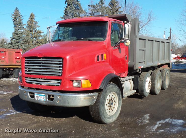 image for item DV9555 1998 Ford LT9513 Louisville 113 dump truck