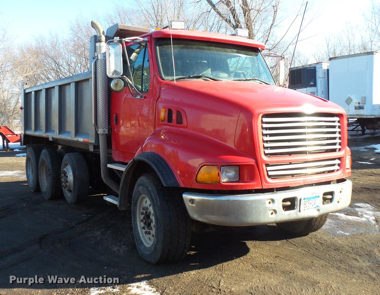 image for item DV9555 1998 Ford LT9513 Louisville 113 dump truck