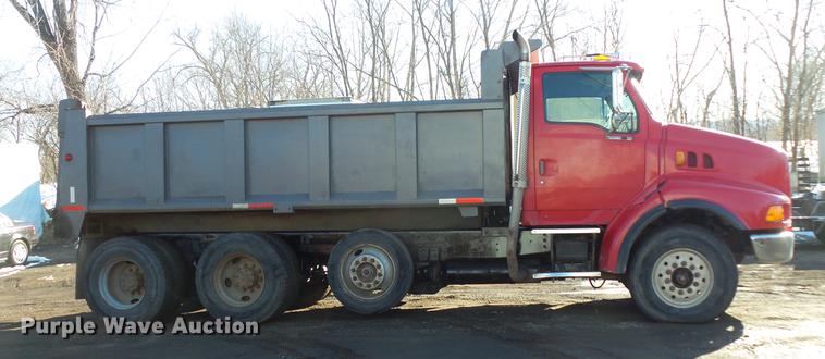 image for item DV9555 1998 Ford LT9513 Louisville 113 dump truck