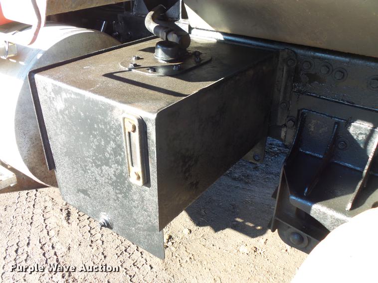 image for item DV9555 1998 Ford LT9513 Louisville 113 dump truck