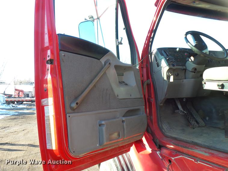 image for item DV9555 1998 Ford LT9513 Louisville 113 dump truck
