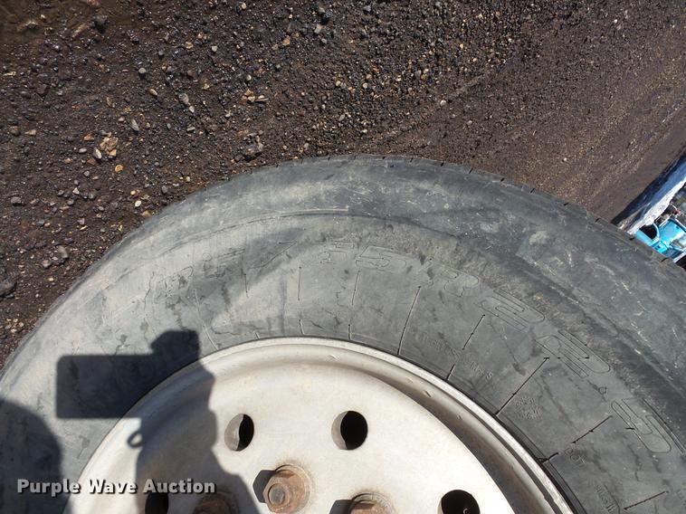 image for item DV9555 1998 Ford LT9513 Louisville 113 dump truck