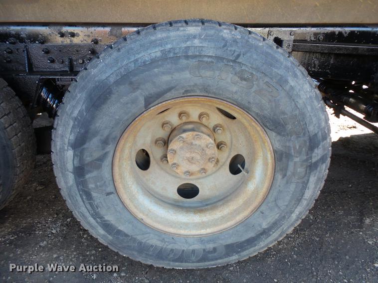 image for item DV9555 1998 Ford LT9513 Louisville 113 dump truck