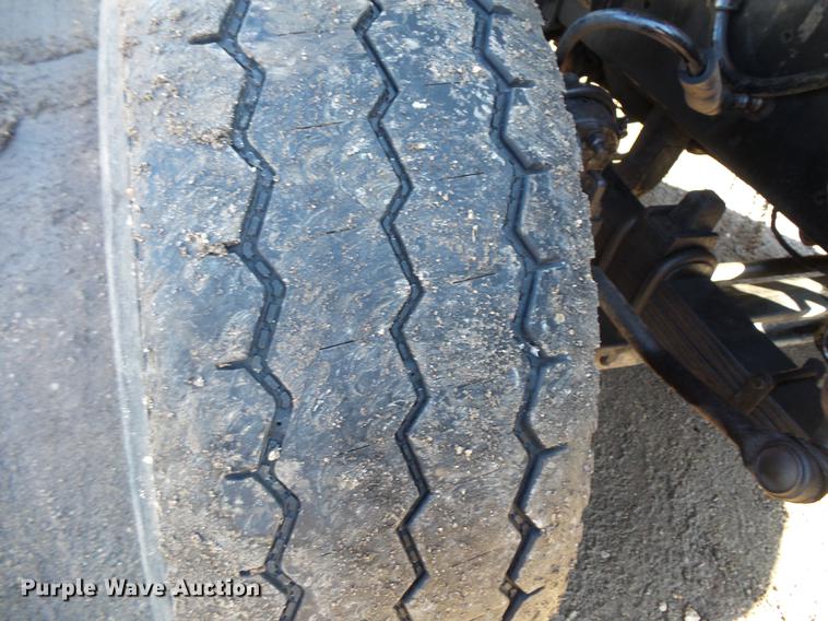 image for item DV9555 1998 Ford LT9513 Louisville 113 dump truck