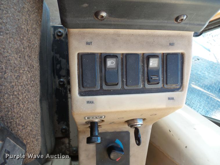 image for item DV9588 1997 Caterpillar 140H motor grader