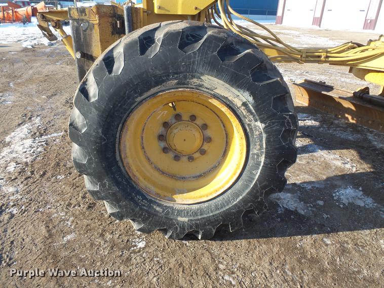 image for item DV9588 1997 Caterpillar 140H motor grader