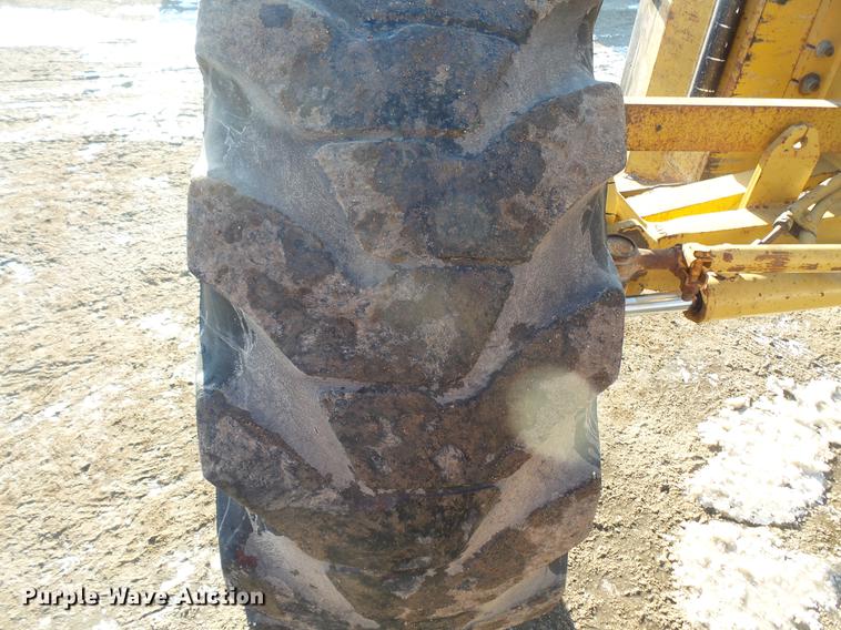 image for item DV9588 1997 Caterpillar 140H motor grader