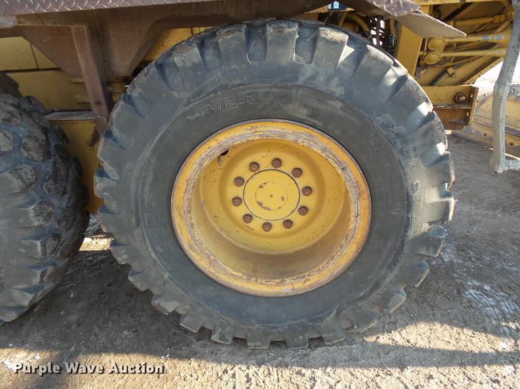 image for item DV9588 1997 Caterpillar 140H motor grader