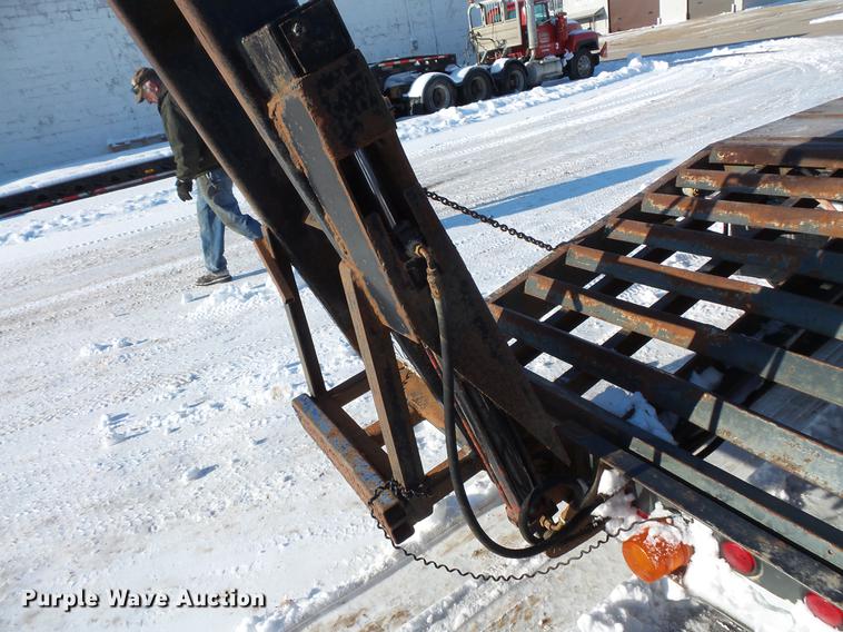 image for item DV9589 2002 Trail King TK50-2600 equipment trailer