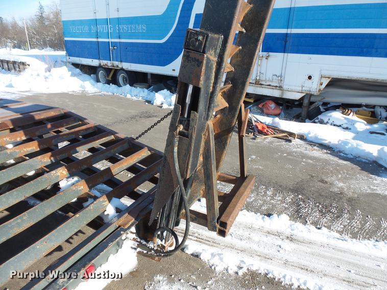 image for item DV9589 2002 Trail King TK50-2600 equipment trailer