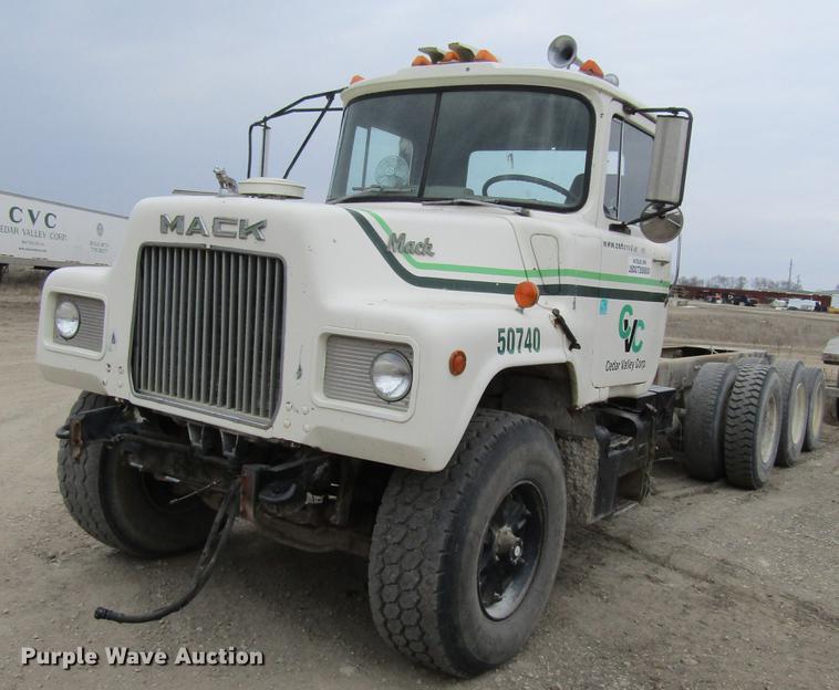 image for item DV9611 1984 Mack DM685S truck chassis