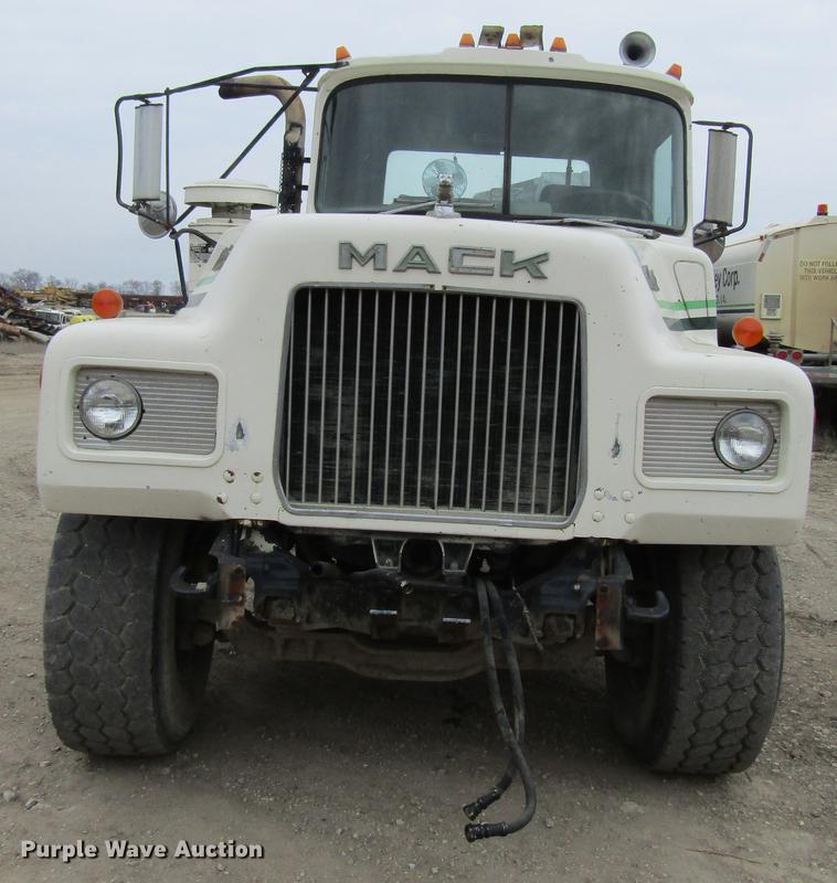 image for item DV9611 1984 Mack DM685S truck chassis