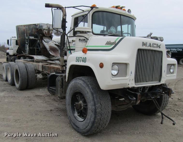 image for item DV9611 1984 Mack DM685S truck chassis