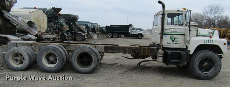 image for item DV9611 1984 Mack DM685S truck chassis