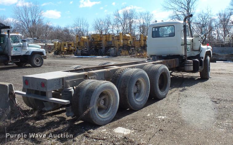 image for item DV9611 1984 Mack DM685S truck chassis