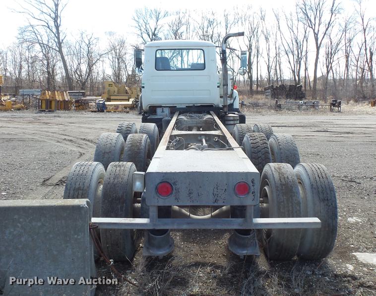 image for item DV9611 1984 Mack DM685S truck chassis