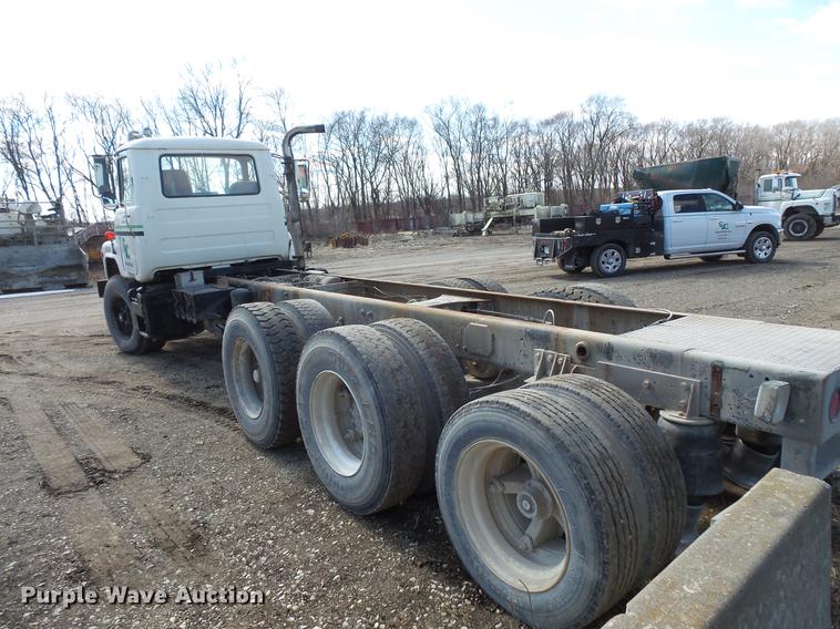 image for item DV9611 1984 Mack DM685S truck chassis