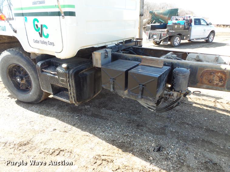 image for item DV9611 1984 Mack DM685S truck chassis