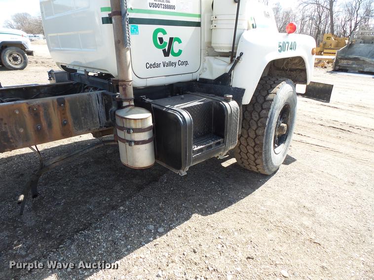 image for item DV9611 1984 Mack DM685S truck chassis