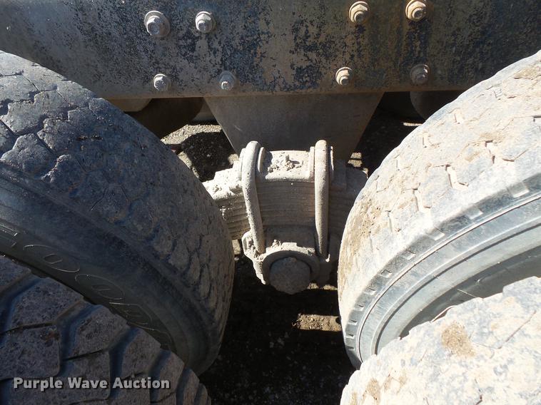 image for item DV9611 1984 Mack DM685S truck chassis