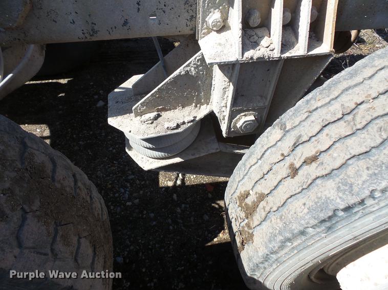 image for item DV9611 1984 Mack DM685S truck chassis