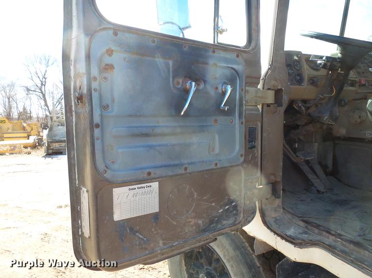 image for item DV9611 1984 Mack DM685S truck chassis